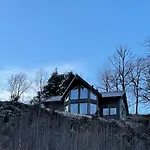 Lakes And Mountain, We Got Both! Moi (Lund)