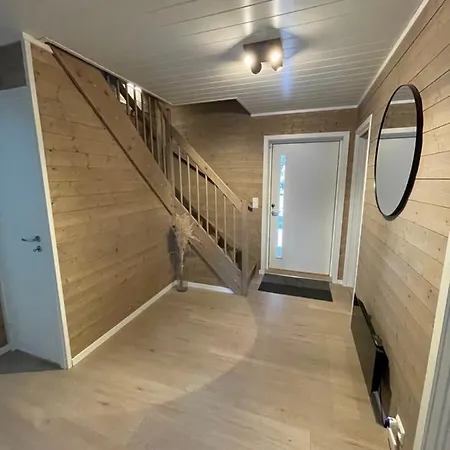 Lakes And Mountain, We Got Both! * Moi (Lund)