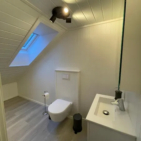 Lakes And Mountain, We Got Both! Moi (Lund)