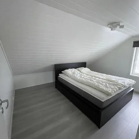 Lakes And Mountain, We Got Both! Moi (Lund)