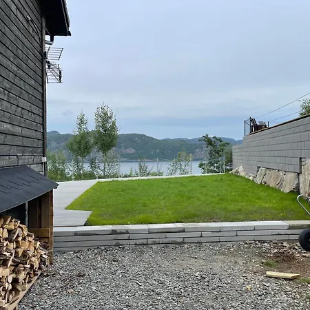 Lakes And Mountain, We Got Both! Moi (Lund)