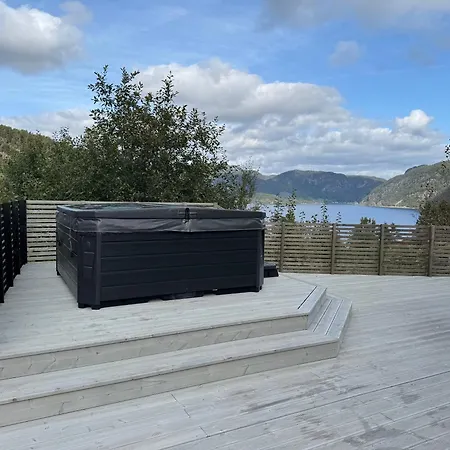 Lakes And Mountain, We Got Both!