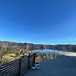 Lakes And Mountain, We Got Both! Holiday home