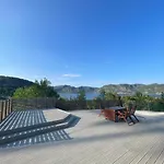 Lakes And Mountain, We Got Both! Holiday home